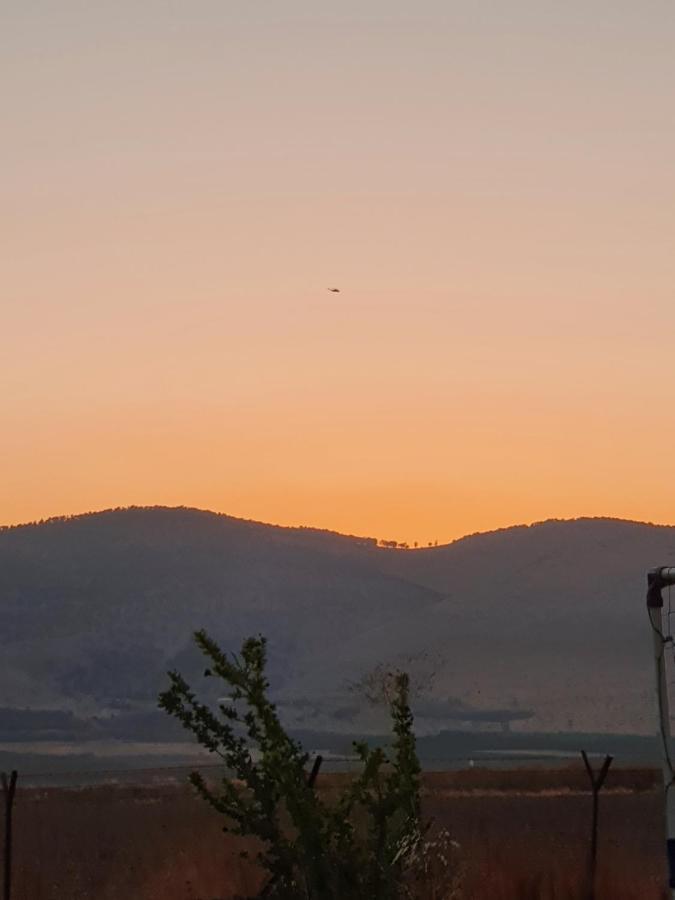 Gilboa View - יחידת אירוח מתוקה Appartement Reshafim Buitenkant foto